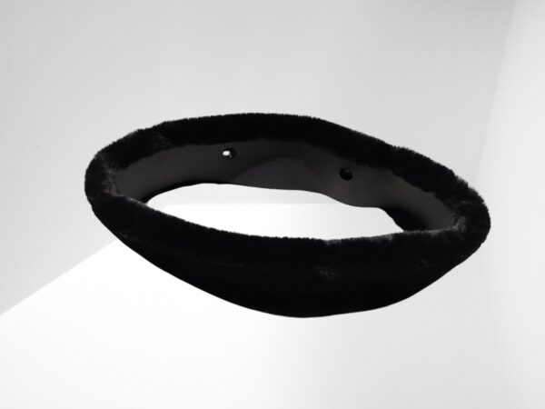 opaska-do-obag-standard-czarne-futro-widok-rozłożone-studio opaska-do-obag-standard-czarne-futro-widok-rozłożone-studio