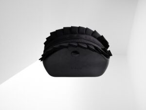 organizer-obag-moonlight-z-falbanką-plastry-miodu-widok-w-torbie-studio