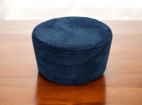 pufa-okrągła-40x40x20-sztruks-turkusowa-na-podłodze