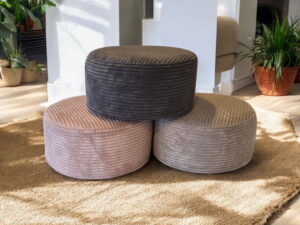 pufy-okrągłe-40x40x20-sztruks-ułożone-w-piramide